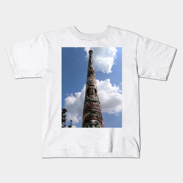 Totem Pole  Virginia Waters Sunningdale  England  UK Kids T-Shirt by fantastic-designs